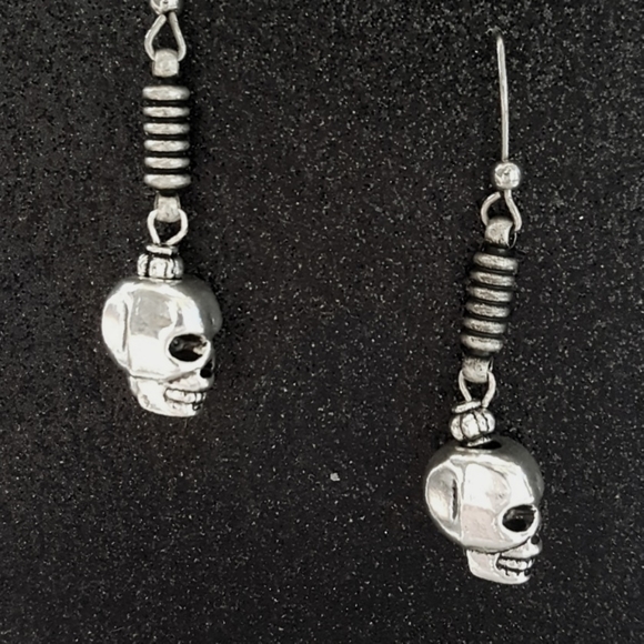 New Skull Dangle Earrings - Picture 3 of 3